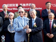 Jason Yeung Chi Wai, Deputy Chief Executive, Bank of China (Hong Kong) Limited, presents a crystal trophy to winning trainer John Moore.