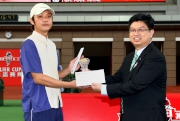 Before the race, Horace Ma, Executive Director of Chevalier International Holdings Limited, presents a prize of HK$1,500, commemorative crystal stand and HK$2,000 cash travel coupon from the Chevalier Group, to the stables assistance responsible for Kabayan, the Best Turned Out Horse in the Chevalier Cup.