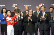 The Hon Timothy Fok Tsun Ting(front row, second from right), President of the Sports Federation & Olympic Committee of Hong Kong, China, presents the trophy to Yuichi Fukunaga, winner of the LONGINES International Jockeys' Championship.