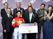 Dr Simon S O Ip, Chairman of the HKJC, presents a silver whip and cash prize of HK$500,000 to Yuichi Fukunaga, winner of the LONGINES International Jockeys' Championship.