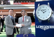 Dr Cyrus Poonawalla, Chairman of the Organising Committee for the 36th Asian Racing Conference, presents a prize of HK$5,000 to the stable representative of Dominant, the Best Turned Out Horse in the LONGINES Hong Kong Vase.