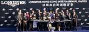 浪琴表香港一哩錦標頒獎儀式大合照。