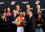 The Hon Lam Woon Kwong (right), Convenor of the Non-official Members of the Executive Council of the HKSAR, presents a bronze statuette of a horse and jockey to Joao Moreira, jockey of Designs On Rome.