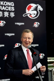 HKJC��s Chief Executive Officer Winfried Engelbrecht-Bresges delivers his closing remarks in the LONGINES Hong Kong International Races post-race press briefing.