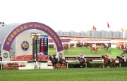 Photo 1, 2, 3, 4<br>John Moore-trained Able Friend (No 1), ridden by Joao Moreira,  wins the Queen's Silver Jubilee Cup (Group 1, 1400m), final leg of the 2014/15 Hong Kong Speed Series at Sha Tin Racecourse today. Beauty Flame (No 6) finishes second.
