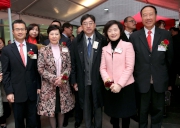 The Cluba?s Executive Director, Charities and Community, Leong Cheung (1st left), Secretary for Food and Health Dr Ko Wing-man (centre), Chairlady of Yan Chai Hospital Board Susan So (2nd right), Advisory Board Chairman Tang Yew Zeo-chi (2nd left) and Current Adviser Ng Fut-cheung (1st right).