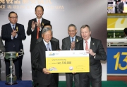 The Hong Kong Jockey Club CEO Winfried Engelbrecht-Bresges presents a HK$100,000 prize cheque to Chan Kwok Keung, Owner of the Happy Valley Million Challenge second runner-up All Great Friends.