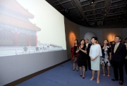 Photos 4 /5 /6 /7 /8: <br>
Officiating guests tour The Hong Kong Jockey Club Series: Western Scientific Instruments of the Qing Court.