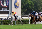 Photo 1, 2<br>
California Memory wins back to back renewals of the G1 LONGINES Hong Kong Cup in 2012.
