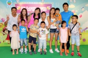 Photo 13, 14<br>
TVB artistes join the Pre-Season Carnival to the delight of the crowd. 