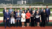 Able Friend��s connections, Stewards and Chief Executive Officer of The Hong Kong Jockey Club pose for a group photo at the Premier Bowl trophy presentation ceremony.