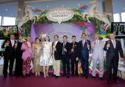 HKJC Chairman Dr Simon S O Ip (third from right) and CEO Winfried Engelbrecht-Bresges (right); Sa Sa International Holdings Limited Chairman and CEO Dr Simon Kwok and Vice-Chairman Dr Eleanor Kwok; together with the winning connections toast the success of Sa Sa Ladies' Purse Day.