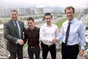 由右至左：馬會賽事規管及發展執行總監夏定安、馬會騎師湛明諾、貝諾華及馬會賽馬事務執行總監利達賢一同合照。