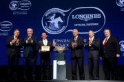 右起：國際賽馬組織聯盟副主席(歐洲)Brian Kavanagh、國際賽馬組織聯盟副主席(亞洲)兼香港賽馬會行政總裁應家柏、國際賽馬組織聯盟主席Louis Romanet、戴圖理、LONGINES總裁霍凱諾與LONGINES副總裁暨國際市場總監Juan-Carlos Capelli於浪琴表全球最佳騎師頒獎禮後合照。