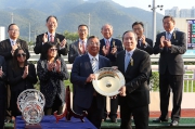 Photo 4, 5, 6<br />
  At the trophy presentation ceremony, Club��s Steward Stephen Ip (right) presents the Bauhinia Sprint Trophy and  silver dishes to Not Listenin��tome��s owner Matthew Wong, trainer John Moore and jockey Zac Purton.