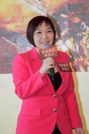 <p class=body_text><em>Feng Shui</em> master Mak  Ling Ling shares her fortune tips for the Year of the Monkey. She will help  create a Fortune Formation at Sha Tin Racecourse to bless racegoers an  auspicious year. </p>

