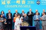 Photos 7, 8, 9<br>
Mr Timothy Fok Tsun-ting (front row, right), President of the Sports Federation & Olympic Committee of Hong Kong, China, presents the Champions Mile trophy and gold-plated dishes to Kazumi Yoshida, owner of Maurice, winning trainer Noriyuki Hori and jockey Joao Moreira.
