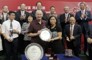 Mrs Ann Kung Yeung Yun Chi, Deputy Chief Executive, Bank of China (Hong Kong) Limited, presents a silver dish to winning trainer John Moore.