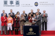 Photo 5, 6, 7<br>
At the presentation ceremony, Club Chairman Dr Simon Ip present the Stewards�� Cup  trophy and gold-plated dishes to the owner representatives of Helene Paragon, as well as winning trainer John Moore and jockey Tommy Berry.