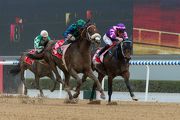 Dundonnell (right) runs a game third to Morawij under Christophe Soumillon in the Mahab Al Shimaal.