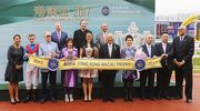 Stewards and CEO Winfried Engelbrecht-Bresges of the HKJC; Angela Leong, Vice Chairman and Executive Director of the Macau Jockey Club (front row, 4th from right); senior executives of the MJC; and the connections of Hong Kong Macau Trophy winner Invincible Dragon, pose for a group photo at the trophy presentation ceremony.