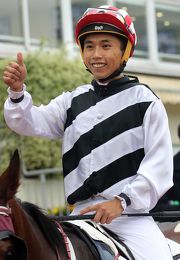 Matthew Poon celebrates after scoring his first Hong Kong win on Happy Meteor.