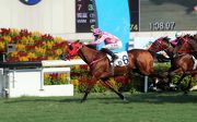 Photo 1, 2, 3<br>
The Danny Shum-trained Lucky Year (No.6), ridden by Callan Murray, takes the G3 Sha Tin Vase (1200m) at Sha Tin Racecourse today. 
